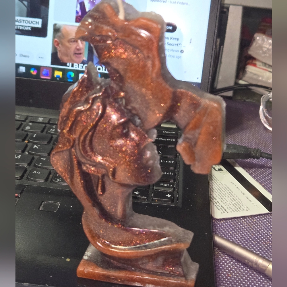 Kissing Couple Candle